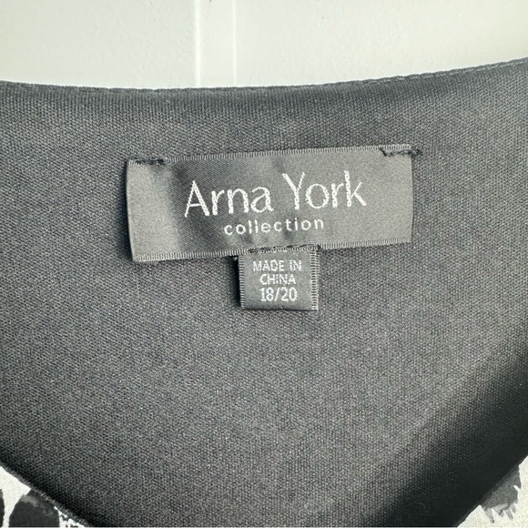 Arna York Collection Bella Overlay Top Black Animal Print Size 18 20 - Picture 3 of 7